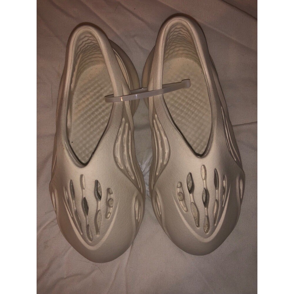 Yeezy foam 7K